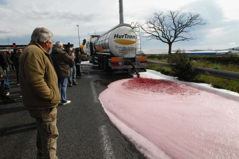 Spain sent a note to France after new attack trucks with wine
